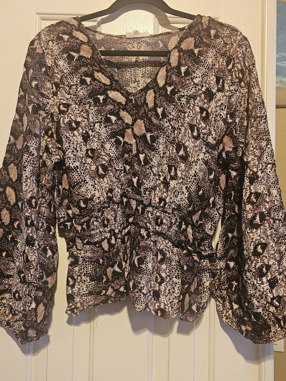 Womens Snakeskin Print V-Neck Blouse - Taupe/Black